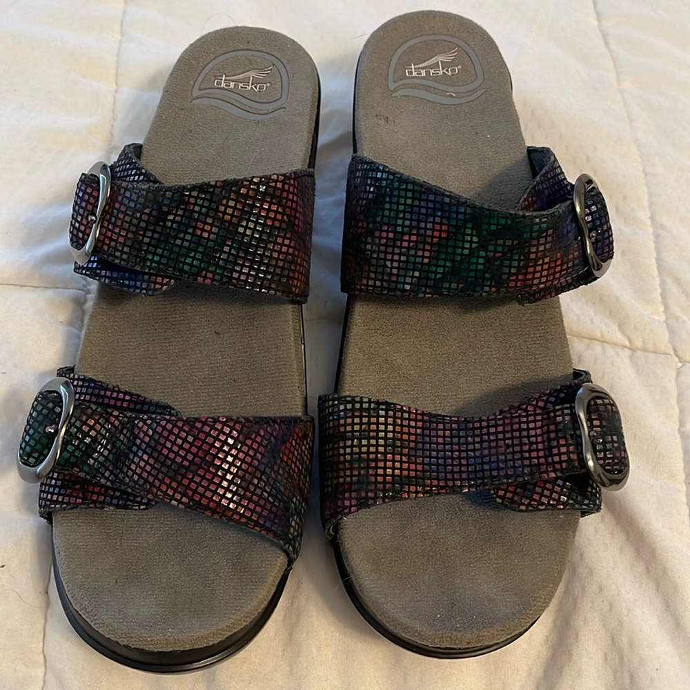 Dansko womens slip on shoes size 39. Tried on but never used.